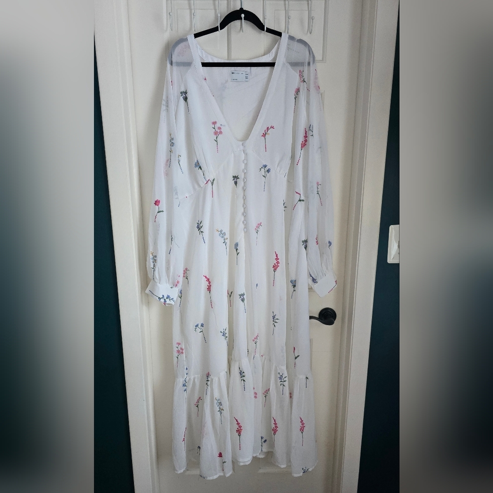 ASOS Curve White Floral Long Sleeve Maxi Dress